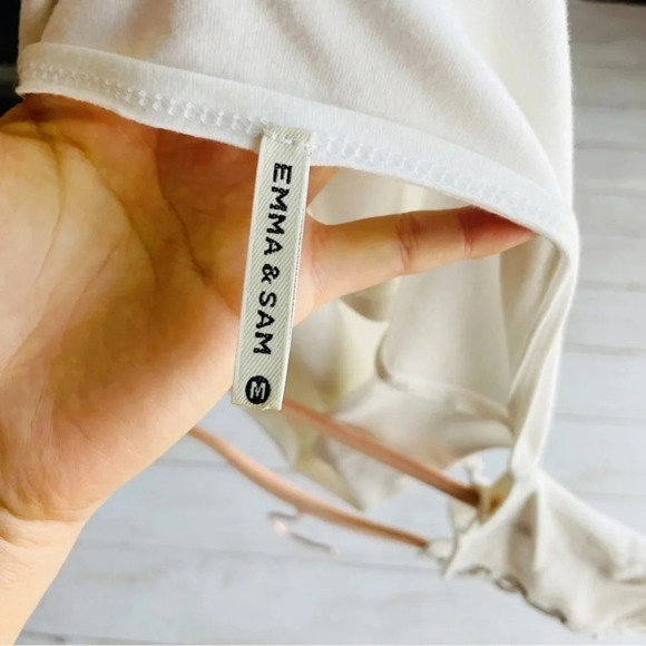 EMMA‎ & SAM White Off The Shoulder Top Medium - Picture 5 of 6